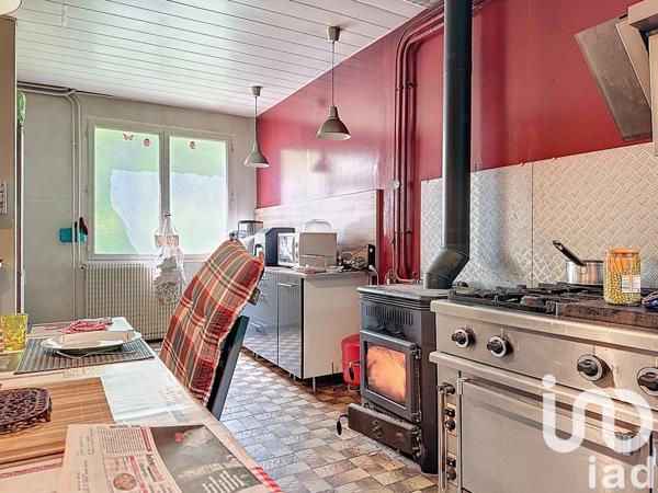 Maison à vendre 7 pièces 232 m² Saint-Amant-Roche-Savine