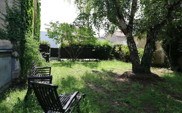 Maison à louer    6 pièces •  Bordeaux