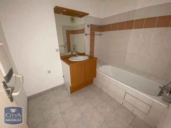Appartement à louer 2 pièces 48.9m² Nîmes (30900)