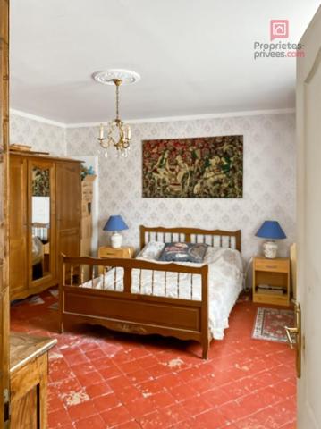 EXCLUSIF ! à 5km d'Epoisses, au coeur de ce bourg, Maison 8 pièces avec Grenier aménageable