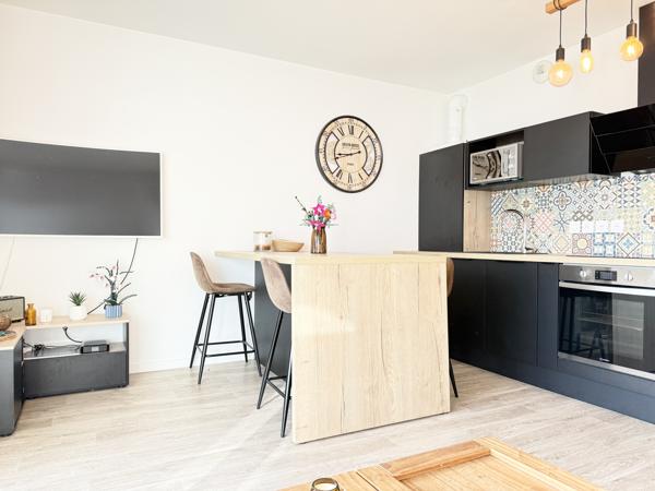 APPARTEMENT À VENDRE 2 PIÈCES - BALCON PLEIN SUD & PARKING À VANNES
