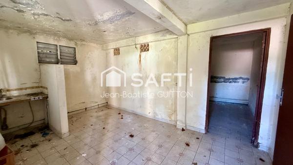 Maison composée T3/T2/T2 à rénover sur Fort de France