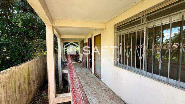 Maison composée T3/T2/T2 à rénover sur Fort de France