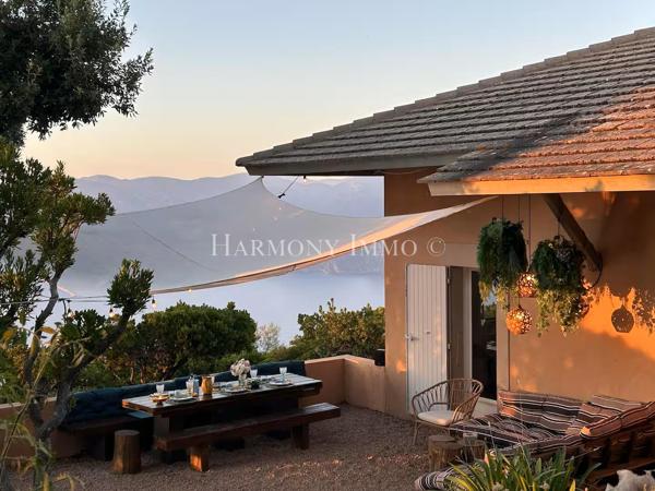 PIANA. VILLA D'ARCHITECTE. VUE PANORAMIQUE SUR LE GOLFE DE PORTO