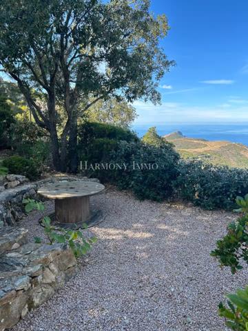 PIANA. VILLA D'ARCHITECTE. VUE PANORAMIQUE SUR LE GOLFE DE PORTO