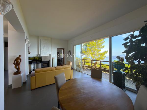 PIANA. VILLA D'ARCHITECTE. VUE PANORAMIQUE SUR LE GOLFE DE PORTO