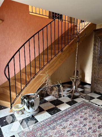 MAISON D'HABITATION AVEC 4 CHAMBRES, GARAGE ET JARDIN PROCHE COMMERCES ET ECOLES