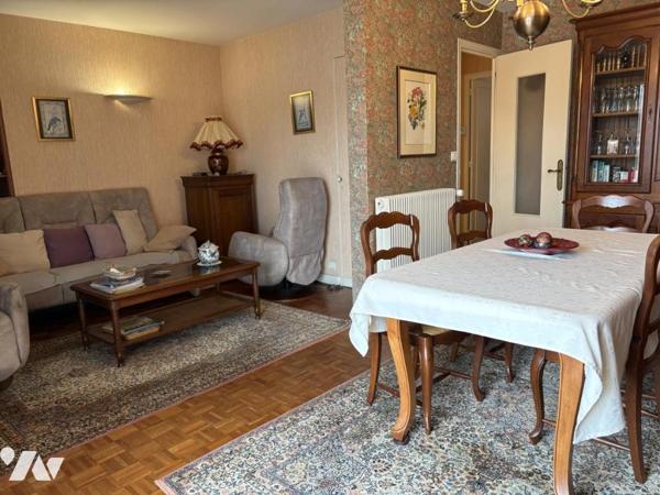 MAISON D'HABITATION AVEC 4 CHAMBRES, GARAGE ET JARDIN PROCHE COMMERCES ET ECOLES