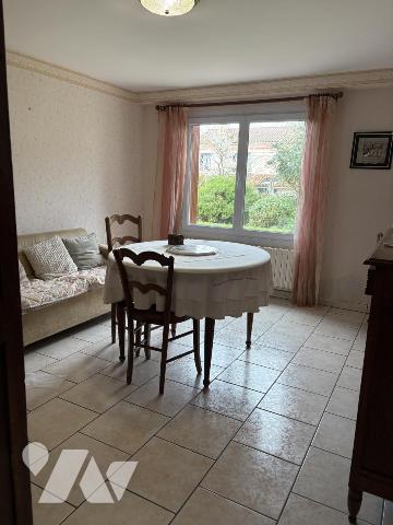 MAISON D'HABITATION AVEC 4 CHAMBRES, GARAGE ET JARDIN PROCHE COMMERCES ET ECOLES