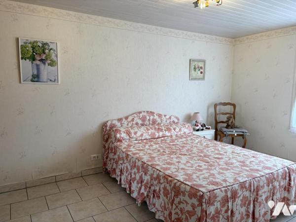 MAISON D'HABITATION AVEC 4 CHAMBRES, GARAGE ET JARDIN PROCHE COMMERCES ET ECOLES