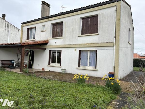MAISON D'HABITATION AVEC 4 CHAMBRES, GARAGE ET JARDIN PROCHE COMMERCES ET ECOLES
