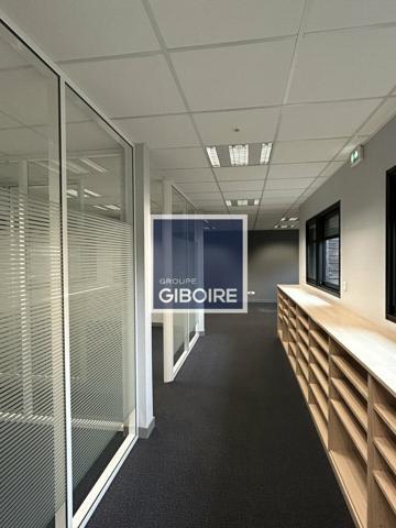 Local d'activites 734 m² à louer VEZIN-LE-COQUET (réf : 35.7324)