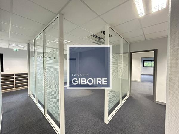 Local d'activites 734 m² à louer VEZIN-LE-COQUET (réf : 35.7324)