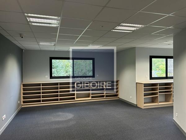 Local d'activites 734 m² à louer VEZIN-LE-COQUET (réf : 35.7324)