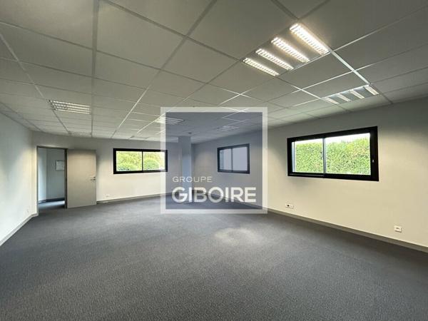 Local d'activites 734 m² à louer VEZIN-LE-COQUET (réf : 35.7324)
