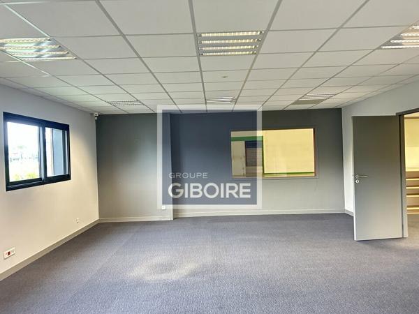 Local d'activites 734 m² à louer VEZIN-LE-COQUET (réf : 35.7324)