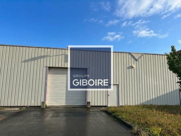 Local d'activites 734 m² à louer VEZIN-LE-COQUET (réf : 35.7324)