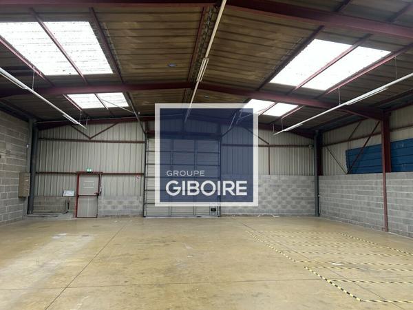 Local d'activites 734 m² à louer VEZIN-LE-COQUET (réf : 35.7324)