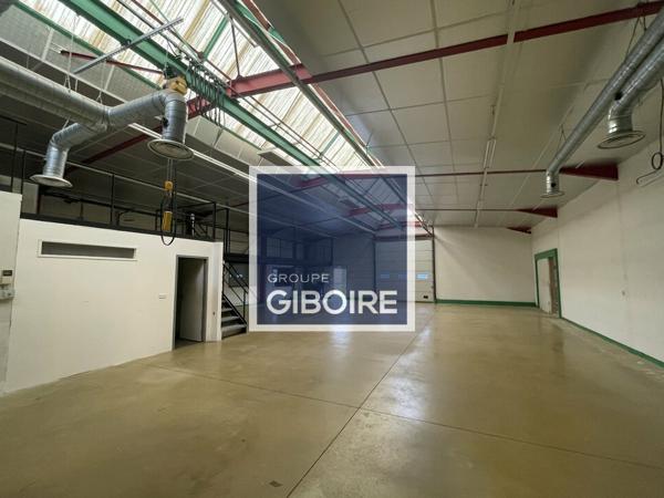 Local d'activites 734 m² à louer VEZIN-LE-COQUET (réf : 35.7324)
