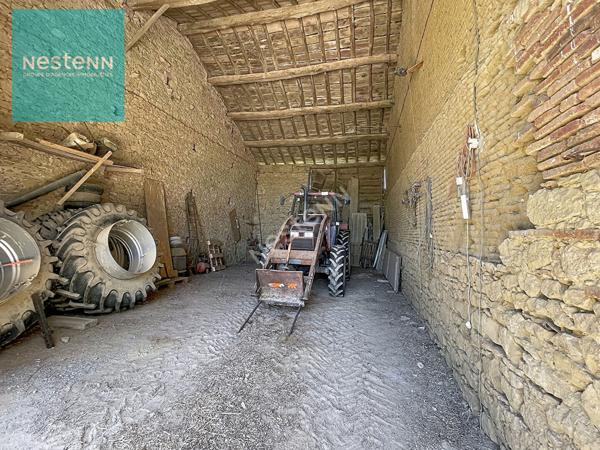A Vendre, ferme lauragaise à rénover de 400m² au sol, avec combles aménageables, dépendances,  terrain de plus de 9000m² , sur les hauteurs de Gardouch