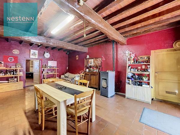A Vendre, ferme lauragaise à rénover de 400m² au sol, avec combles aménageables, dépendances,  terrain de plus de 9000m² , sur les hauteurs de Gardouch