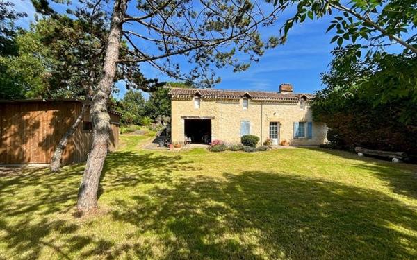 Maison à vendre    5 pièces •  Castelnau-d'Arbieu