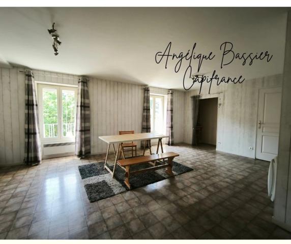 Givors-freydière appartement au second étage 77m² - 2 chambres-place de parking privative