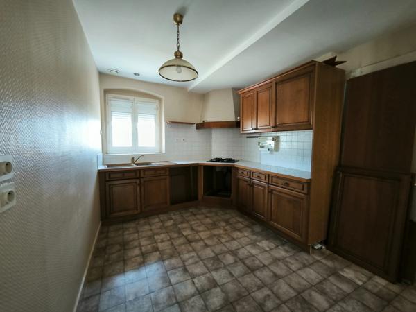 Givors-freydière appartement au second étage 77m² - 2 chambres-place de parking privative