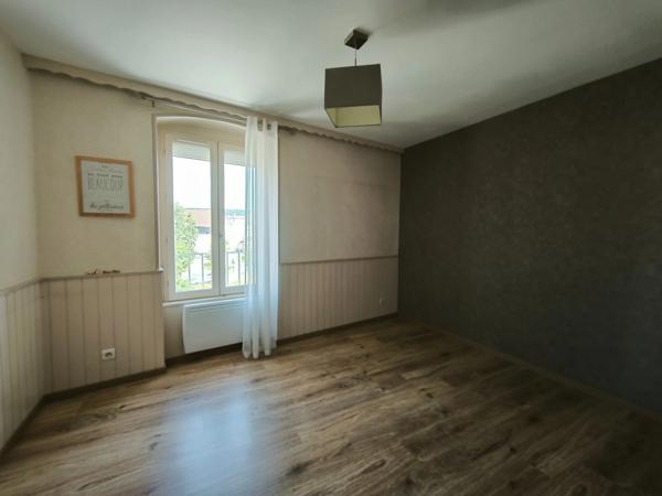 Givors-freydière appartement au second étage 77m² - 2 chambres-place de parking privative