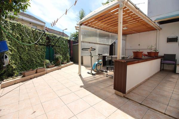 Maison de 5 pièces avec terrasse et balcon