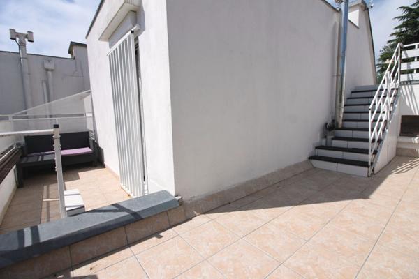 Maison de 5 pièces avec terrasse et balcon