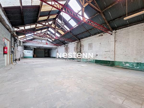 Ensemble immobilier composé d'un local commercial, hangar (plus de 500m² de stockage), et une habitation (précédemment destinée à la colotation). 273 500 euros.