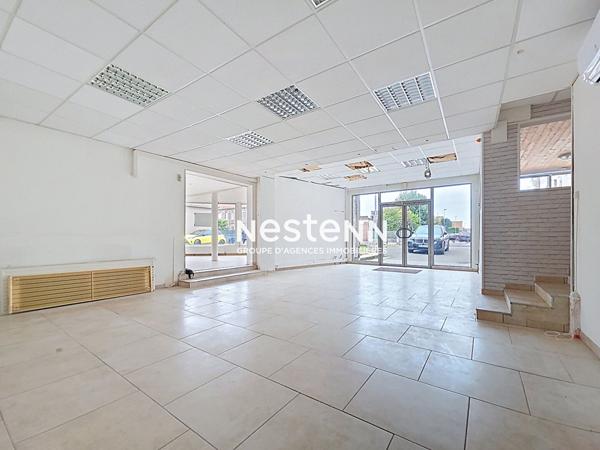 Ensemble immobilier composé d'un local commercial, hangar (plus de 500m² de stockage), et une habitation (précédemment destinée à la colotation). 273 500 euros.