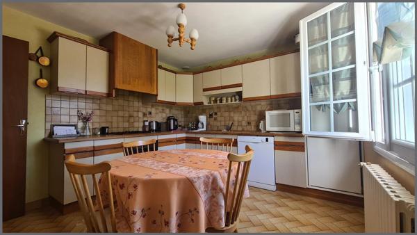 Maison à BRESSUIRE, 79300 - 5 pièces 90m²