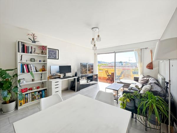 APPARTEMENT TRAVERSANT DE TYPE 4 PIECES