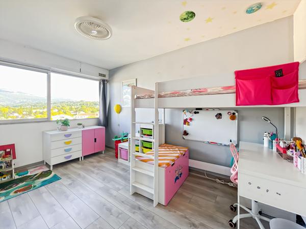 APPARTEMENT TRAVERSANT DE TYPE 4 PIECES