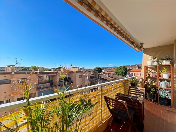 APPARTEMENT TRAVERSANT DE TYPE 4 PIECES