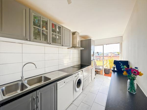 APPARTEMENT TRAVERSANT DE TYPE 4 PIECES