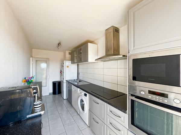 APPARTEMENT TRAVERSANT DE TYPE 4 PIECES