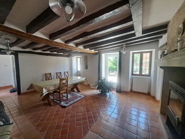 A VENDRE- MAISON RENOVEE A VILLAINES SOUS MALICORNE
