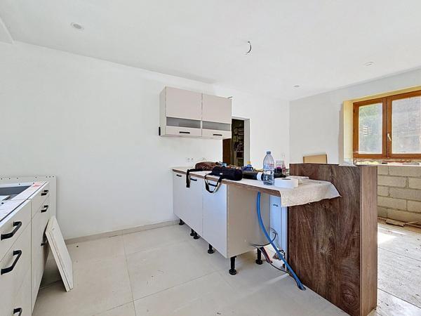 Maison rénovée 102m² avec garage à Chalautre la Petite