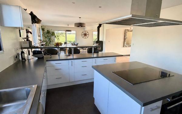 Maison à vendre    6 pièces • 224 m2 Glisy