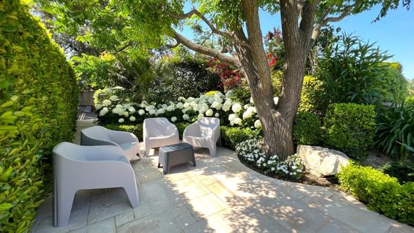 Maison de 205 m2 en campagne d'Arles avec dépendance