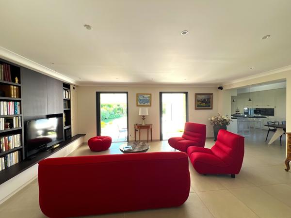 Maison de 205 m2 en campagne d'Arles avec dépendance