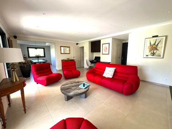 Maison de 205 m2 en campagne d'Arles avec dépendance