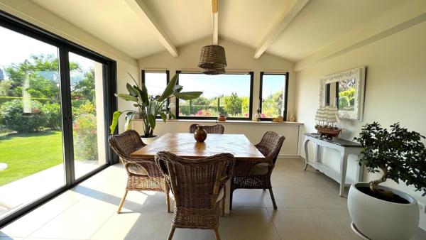 Maison de 205 m2 en campagne d'Arles avec dépendance