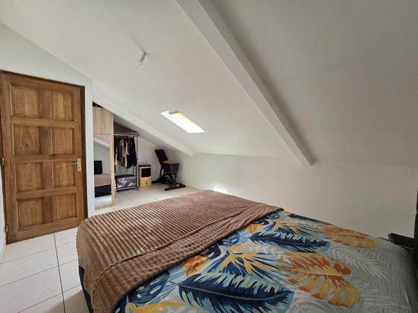 Voici une proposition d'annonce optimisée, conçue pour capter l'attention des investisseurs tout en mettant en avant la qualité patrimoniale de l'ensemble.  🏠 OPPORTUNITÉ INVESTISSEUR : ENSEMBLE IMMOBILIER DE 2 MAISONS – L’ENTRE-DEUX