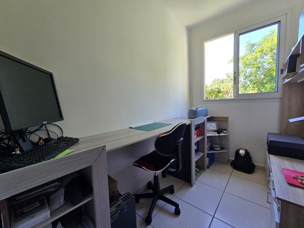 Voici une proposition d'annonce optimisée, conçue pour capter l'attention des investisseurs tout en mettant en avant la qualité patrimoniale de l'ensemble.  🏠 OPPORTUNITÉ INVESTISSEUR : ENSEMBLE IMMOBILIER DE 2 MAISONS – L’ENTRE-DEUX