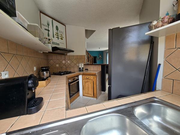 Voici une proposition d'annonce optimisée, conçue pour capter l'attention des investisseurs tout en mettant en avant la qualité patrimoniale de l'ensemble.  🏠 OPPORTUNITÉ INVESTISSEUR : ENSEMBLE IMMOBILIER DE 2 MAISONS – L’ENTRE-DEUX