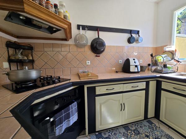 Voici une proposition d'annonce optimisée, conçue pour capter l'attention des investisseurs tout en mettant en avant la qualité patrimoniale de l'ensemble.  🏠 OPPORTUNITÉ INVESTISSEUR : ENSEMBLE IMMOBILIER DE 2 MAISONS – L’ENTRE-DEUX